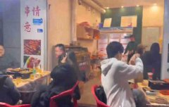已转* * * * * * 老城区抗建路烧烤店转让，接手可营