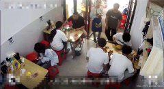 西区山水原著小区门口面馆转让