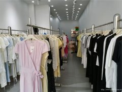 下江北地中海蓝湾服装店转让，接手可营业