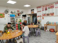 上江北东大门五粮液厂门口餐饮店转让，接手可营业