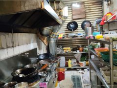 上江北东大门五粮液厂门口餐饮店转让，接手可营业