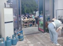 西区邦泰天誉十字路口串串店转让，接手可营业