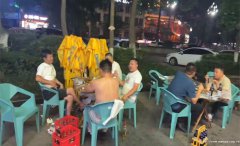 南岸莱茵河畔烧烤店急转，