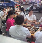 南岸新六中烧腊饭转让，旁边有学校