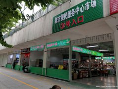 西区远达春天里空门面出租，旁边有学校农贸市场