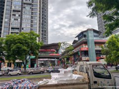 上江北吾悦广场对面空门面出租