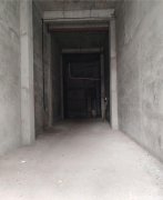 上江北吾悦广场对面空门面出租