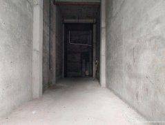 上江北吾悦广场对面空门面出租