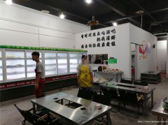 西区长江之滨十字路口餐饮店8万8整体转让，