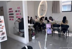 叙州区鹭湖宫美容美甲店转让，接手可营业