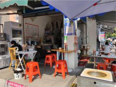 已转* * * * * *老城区一中门口面馆转让，接手可营业