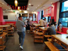 上江北华彩城火锅店16万8急转，接手可营业