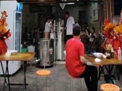 已转* * * * * *西区鑫菁英十字路口面馆1万5急转