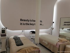 南岸莱茵河畔小区门口美容院转让，接手可营业