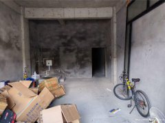 编号74，高县世纪尚品十字路口空门面出租