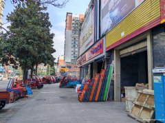 编号74，高县世纪尚品十字路口空门面出租