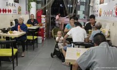 编号89，拉菲小区门口冒菜店转让