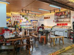 已转* * * * * * * * *西区公馆三号餐饮店低价