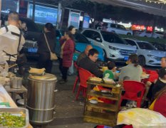 已转* * * * * * * * *西区公馆三号餐饮店低价