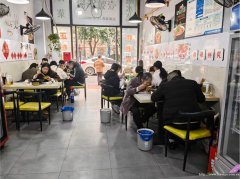 编号89，拉菲小区门口冒菜店转让