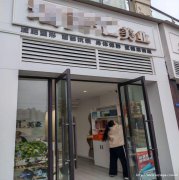 编号212，下江北邦泰社区大门口美容院转让或空转，