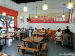 编号321，南岸商贸路十字路口冒菜店转让