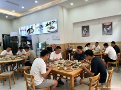 已转* * *  * * * *叙州区振兴路十字路口面馆急转