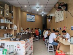 已转* * *  * * * *叙州区振兴路十字路口面馆急转